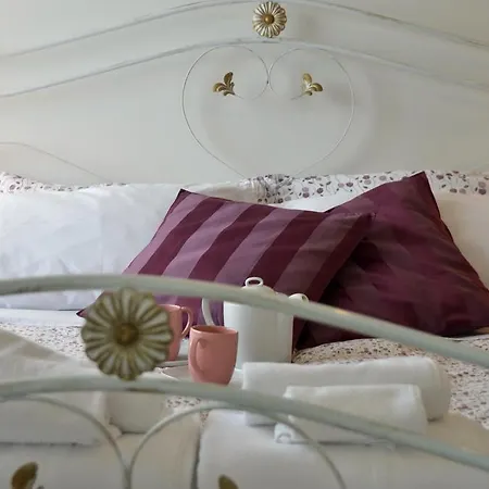 Nocleg ze śniadaniem In *